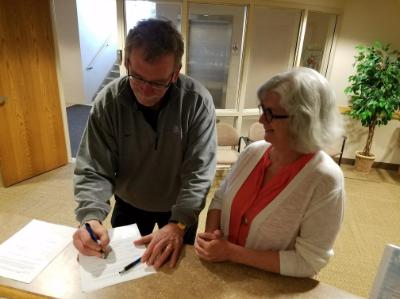 MN NFL Alumni Association signs contract with Human Performance Center